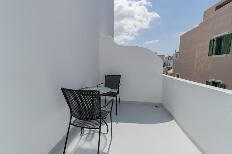 Central Fira Hotel