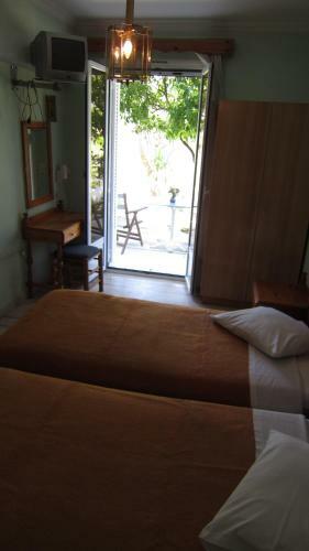 Hostal G. Sandalis Hotel