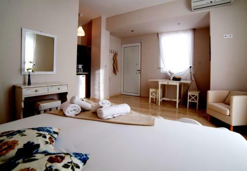 Calma Apartments & Studios