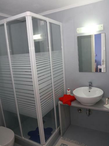Hostal Theano Guesthouse