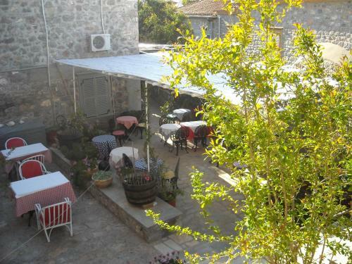 Hostal Theano Guesthouse