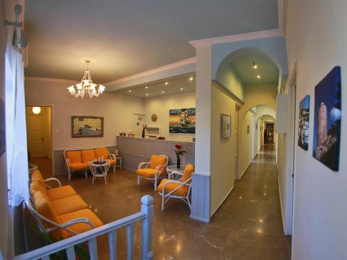 Hostal Theano Guesthouse