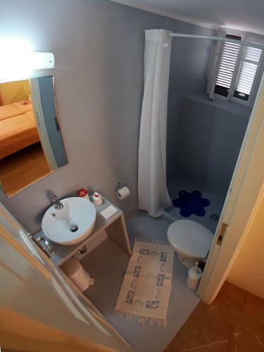 Hostal Theano Guesthouse