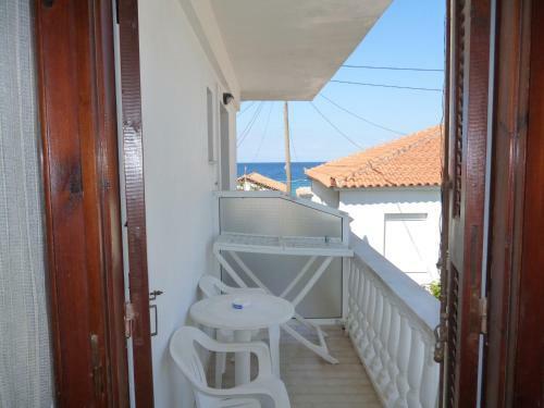 Hostal Pension Eleni Rooms