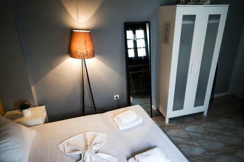 Fira Central Apartment With View