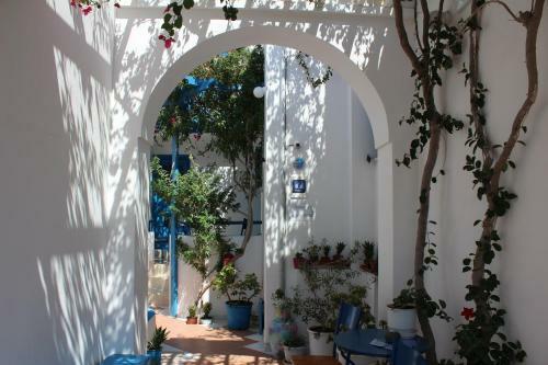 Hostal Semprou Rooms