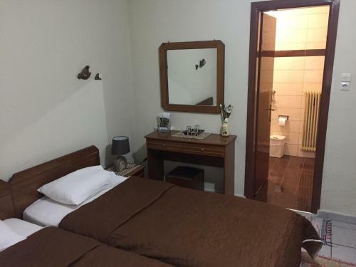 Hostal Bloutsos Rooms
