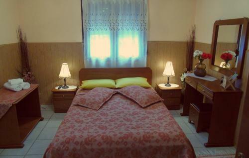 Hostal Bloutsos Rooms