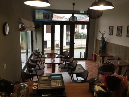 Hostal Bloutsos Rooms