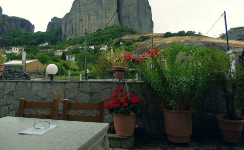 Hostal Bloutsos Rooms