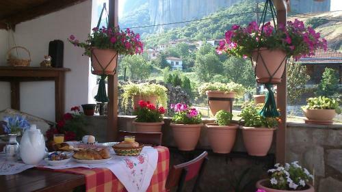 Hostal Bloutsos Rooms
