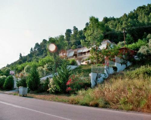 Lianos Apartments
