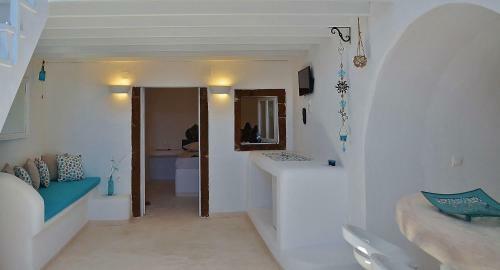 Villa Fira White Residence