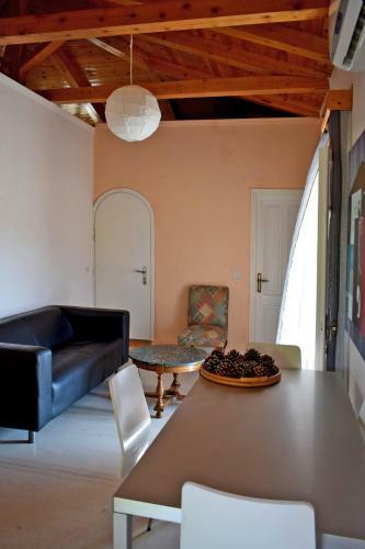 Anemona Apartments And Studios
