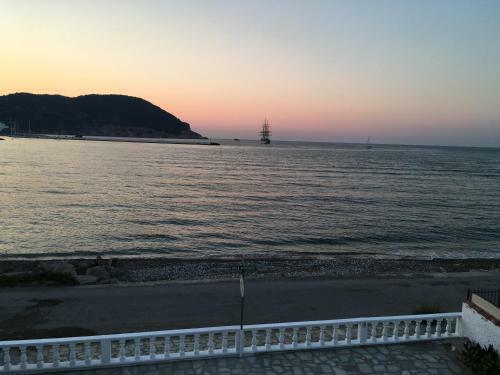 Hostal Villa Apostolis Studios