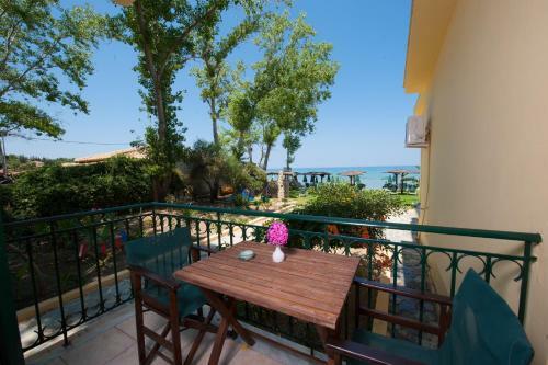 Zarkadis Beach Apartments