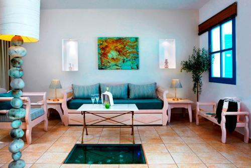Hotel Mitos Suites