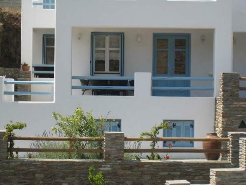 Karaoulanis Apartments
