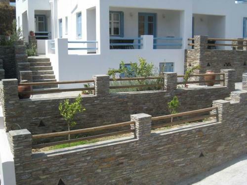 Karaoulanis Apartments