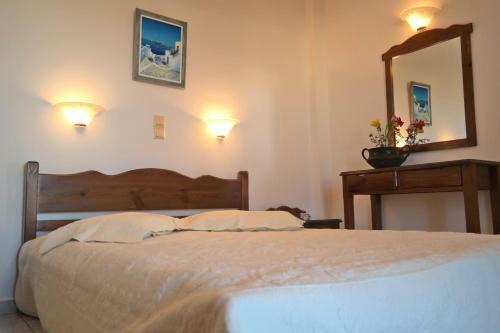 Hostal Mina's Studios In Naxos Island