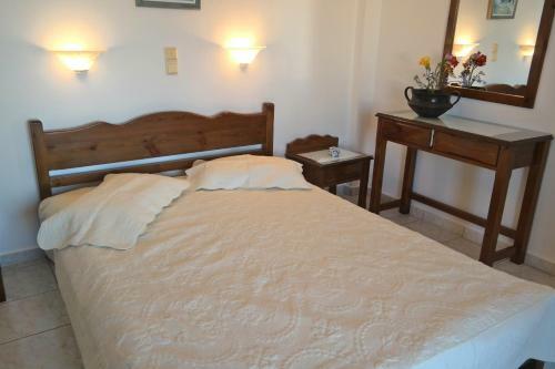 Hostal Mina's Studios In Naxos Island