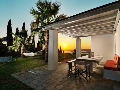 Polos Villa