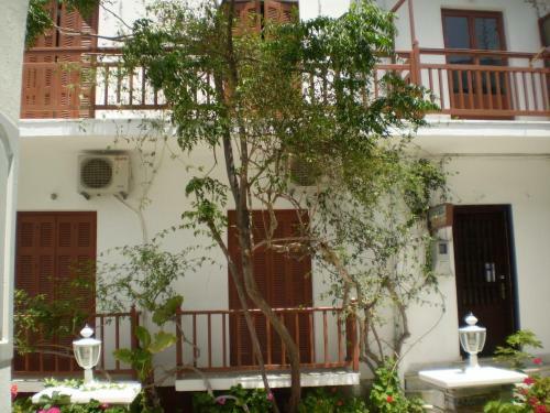Hostal Hotel Maroulis