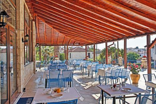 Stratos Hotel