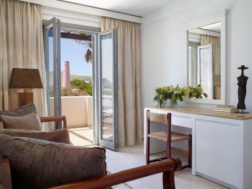 Hotel 9 Muses Santorini Resort