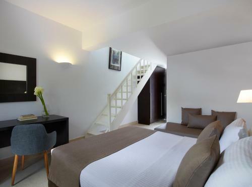 Hotel 9 Muses Santorini Resort