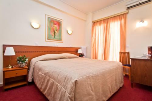 Triton Hotel Piraeus