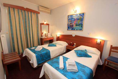 Triton Hotel Piraeus