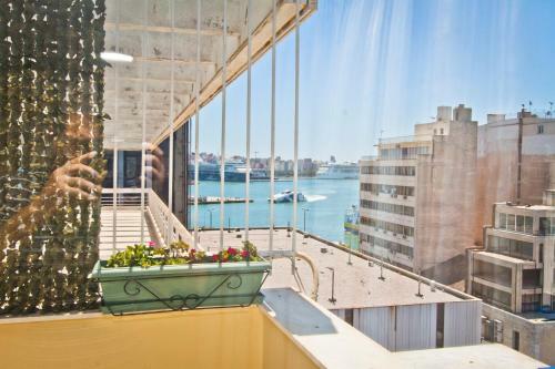 Triton Hotel Piraeus