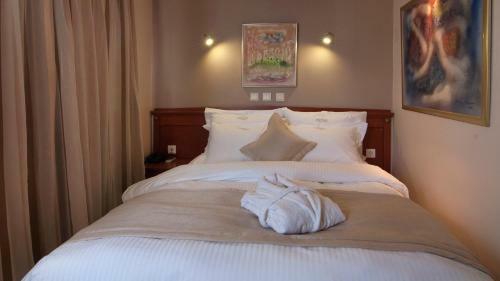 Triton Hotel Piraeus