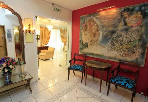 Triton Hotel Piraeus