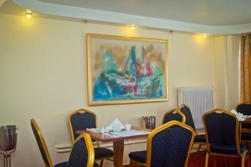 Triton Hotel Piraeus