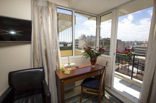 Triton Hotel Piraeus