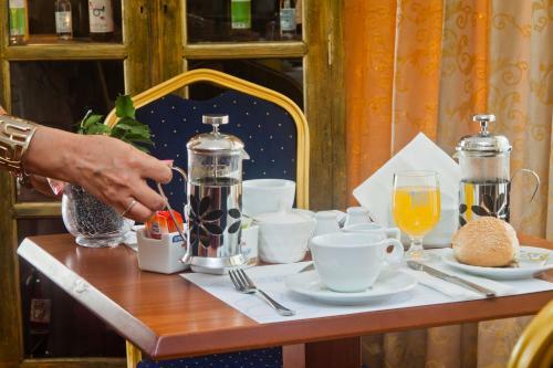 Triton Hotel Piraeus