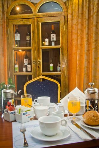 Triton Hotel Piraeus