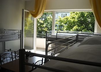 Hostal Hotel Amadeus Central