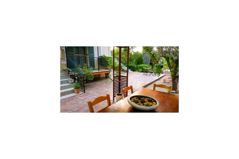 Maria's Studios & Apartments