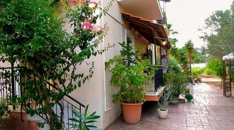 Maria's Studios & Apartments