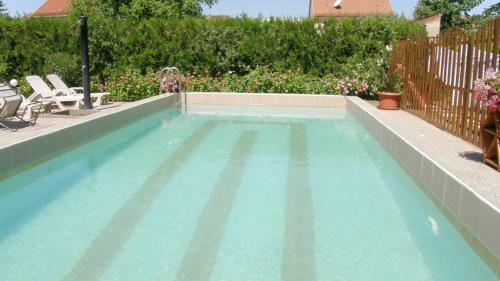 Hostal Marika Vend�gh�z