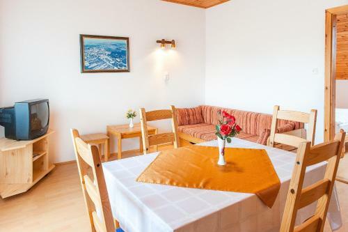 Tak�cs Apartmanh�z