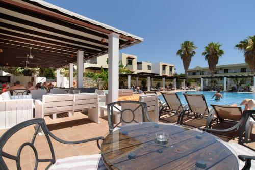 Aparthotel Pefkos Village Resort