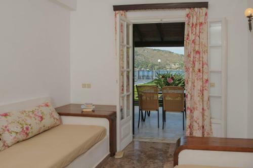 Kalamionas Studios & Apartments