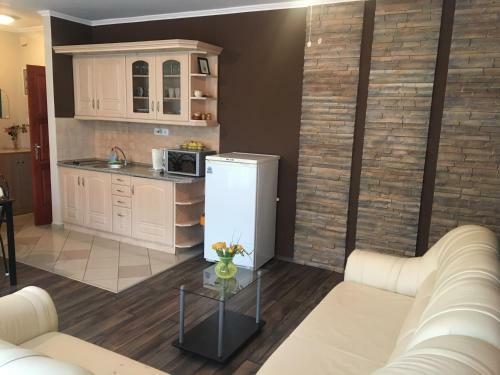 Aranyparton Medenc�s Apartman