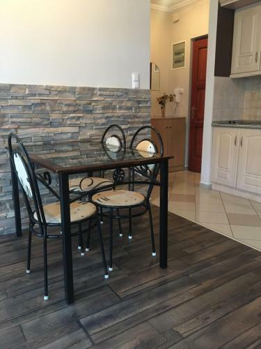 Aranyparton Medenc�s Apartman