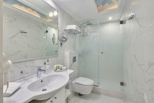 Ava Hotel And Suites
