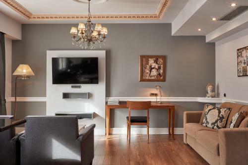 Ava Hotel And Suites